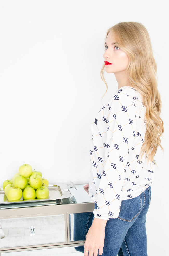 BIAŁA WZORZYSTA BLUZKA Z ZAKŁADKĄ