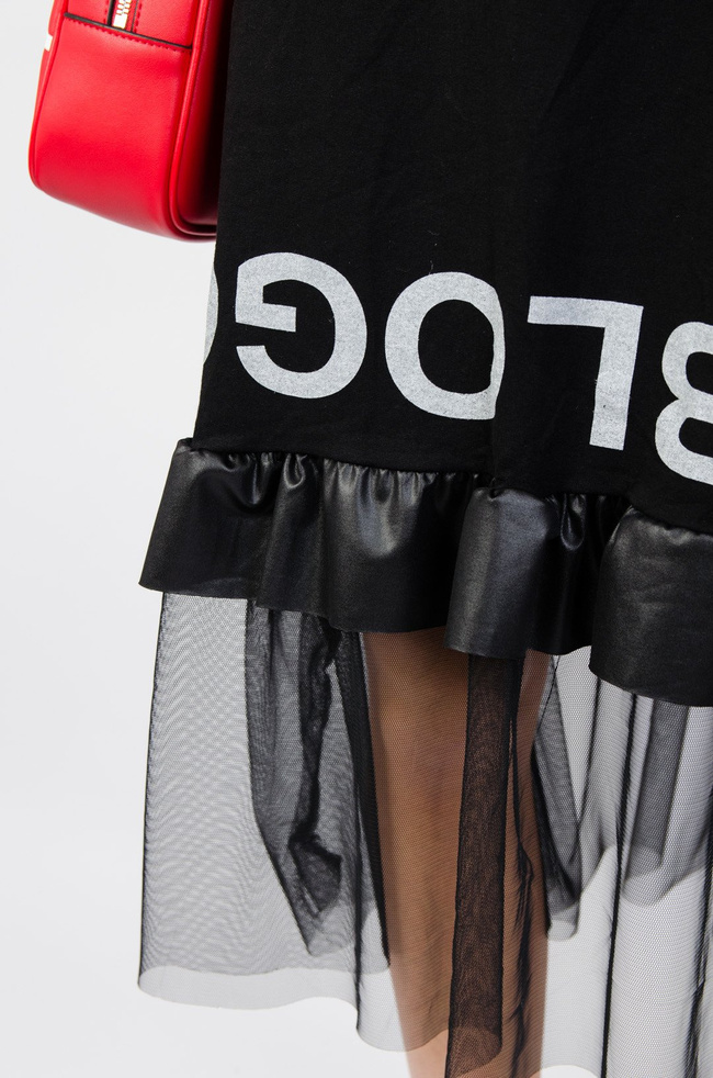 CZARNA DZIANINOWA SUKIENKA Z TIULOWYM DOŁEM