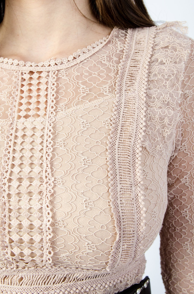 KORONKOWA SUKIENKA Z ROZSZERZANYMI RĘKAWAMI W KOLORZE RÓŻOWYM 