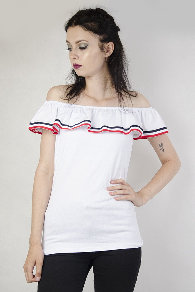 Biała bluzka z hiszpańskim dekoltem.