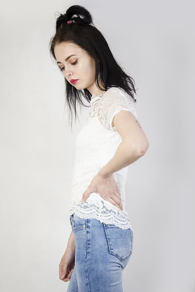 Biała bluzka koronkowa