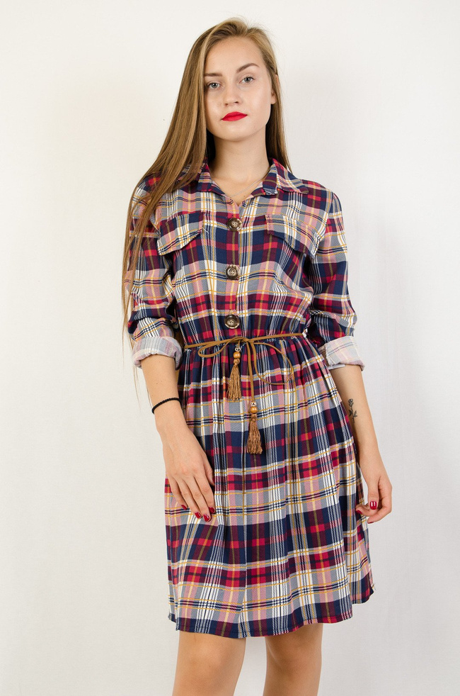 Koszulowa sukienka w kratę z gumką w pasie