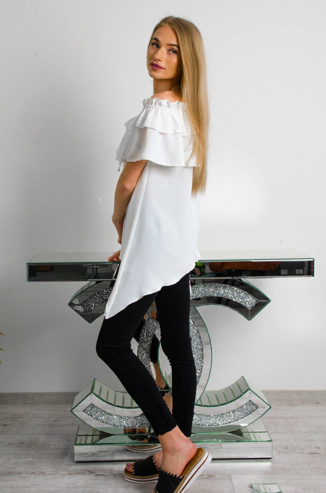 BIAŁA BLUZKA Z FALBANĄ ORAZ DŁUŻSZYMI BOKAMI