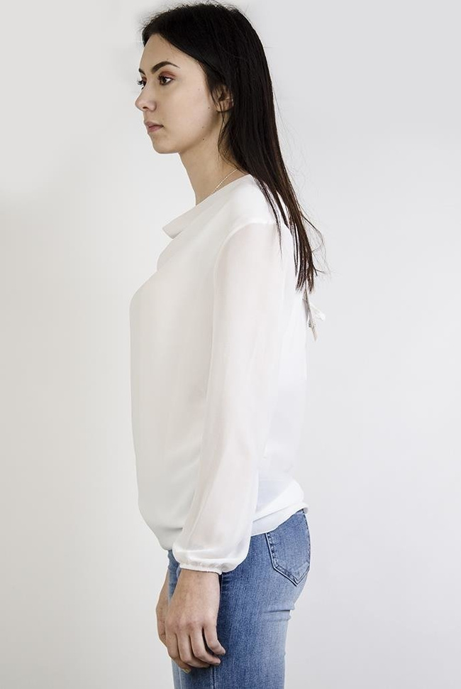 Biała bluzka koszulowa z wiązaniem z tyłu
