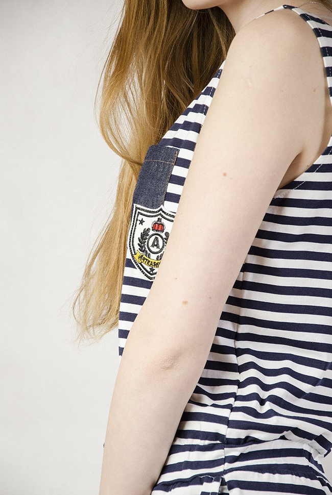 Kombinezon w biało-granatowe paski z naszywką