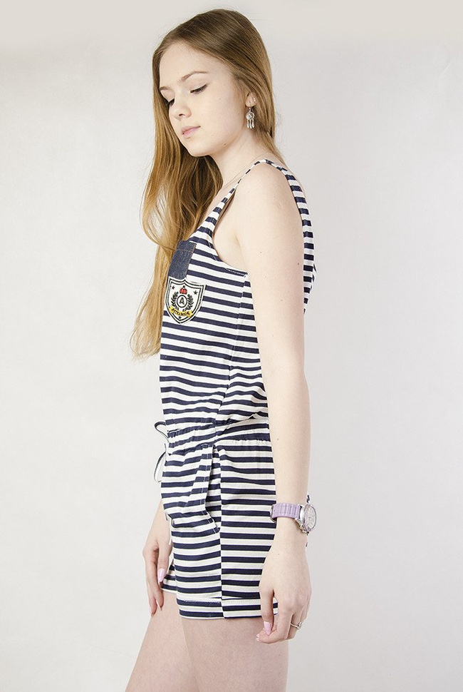 Kombinezon w biało-granatowe paski z naszywką