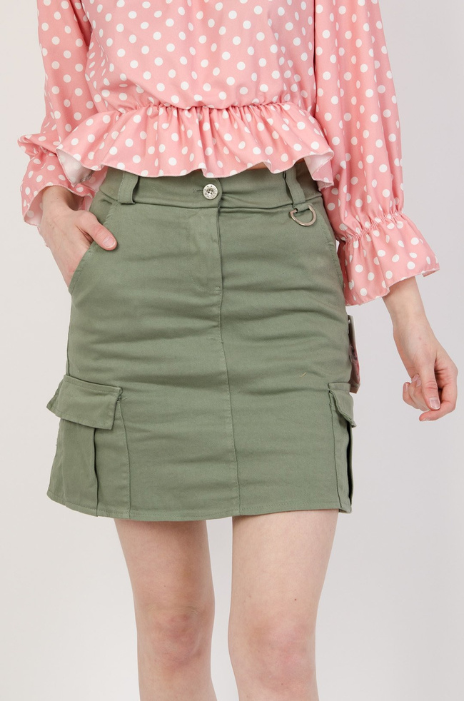 Zielona spódnica z kieszeniami