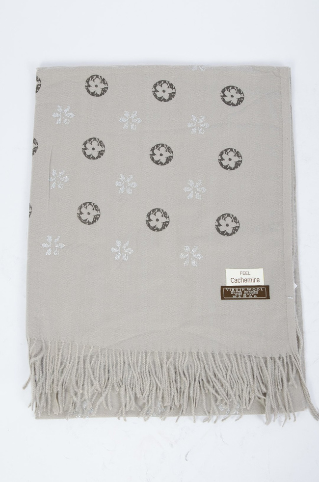 Szary szal z delikatnym kwiatowym wzorem