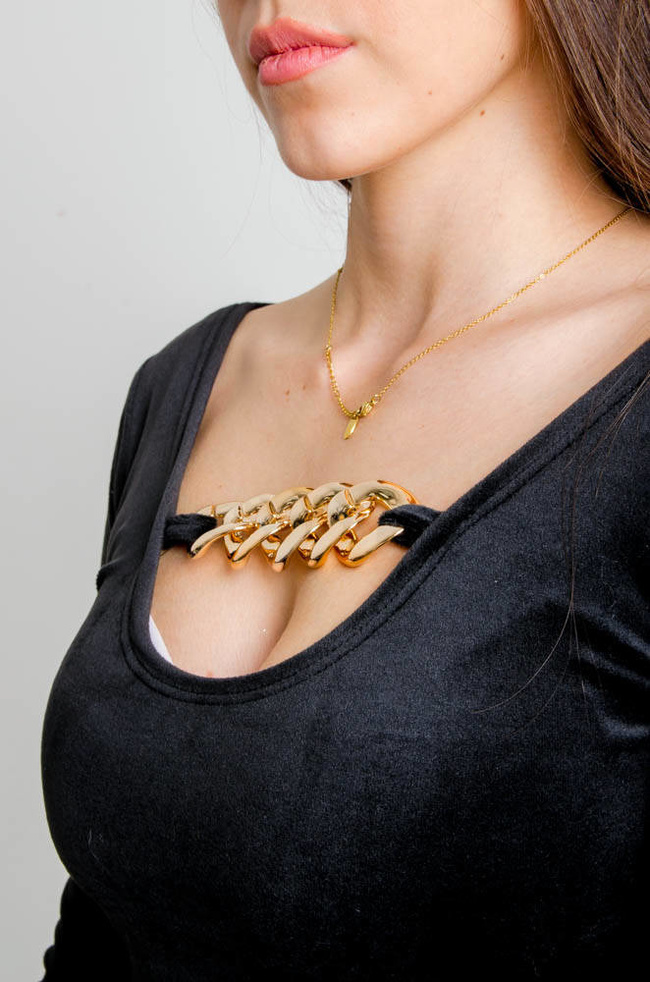 CZARNE WELUROWE BODY Z ŁAŃCUSZKIEM 