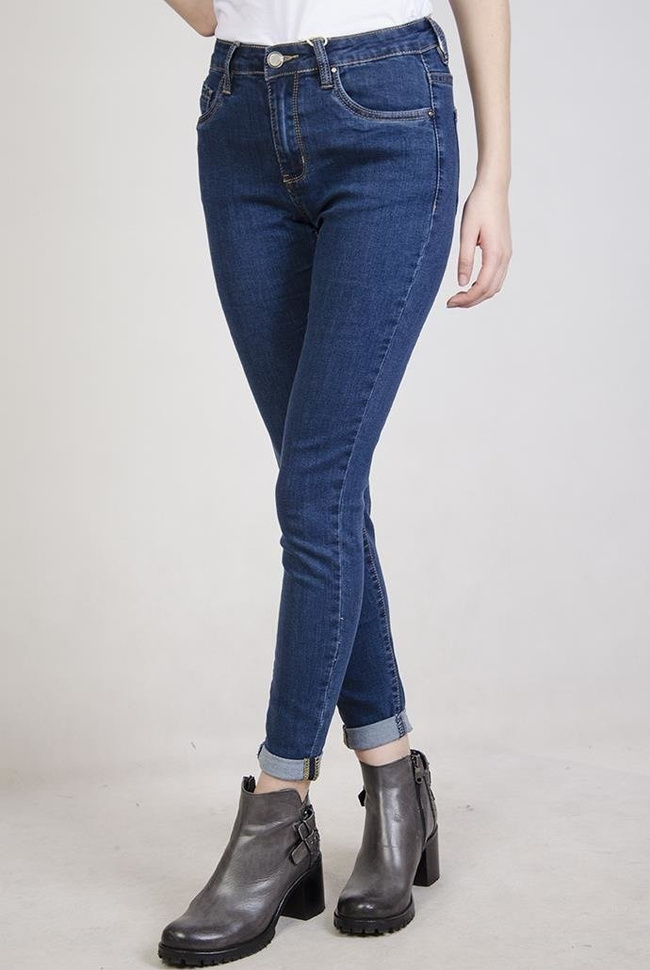 Klasyczne spodnie jeansowe przylegające