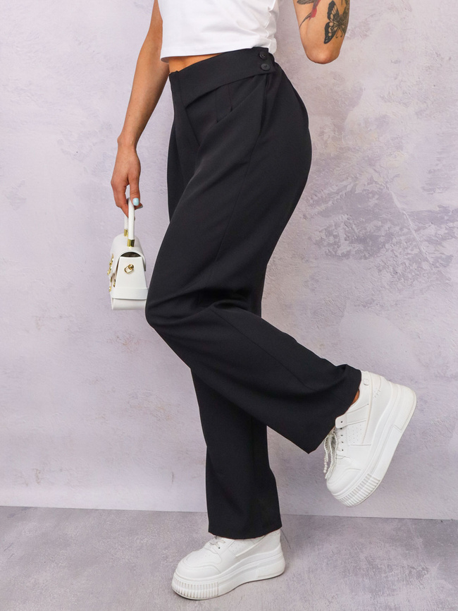 SPODNIE MATERIAŁOWE Z OZDOBNYM ZAPIĘCIEM NA BOKU- CZARNE