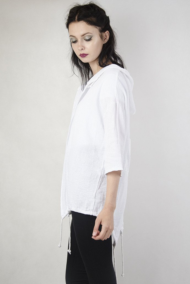 Biała narzuta z domieszką lnu, z gwiazdą