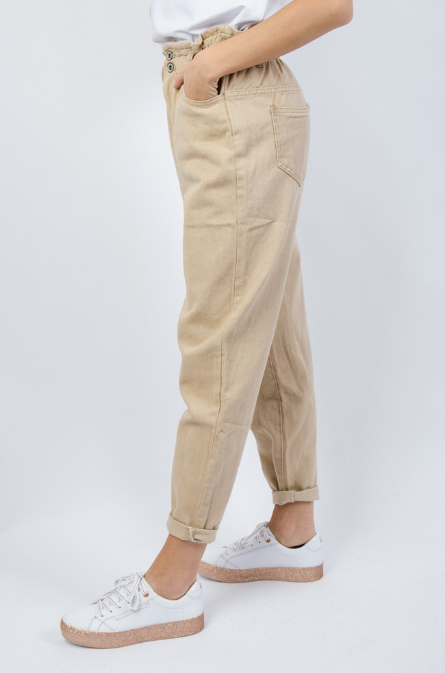 BEŻOWE SPODNIE MOM JEANS Z GUMĄ W PASIE-WYSOKI STAN