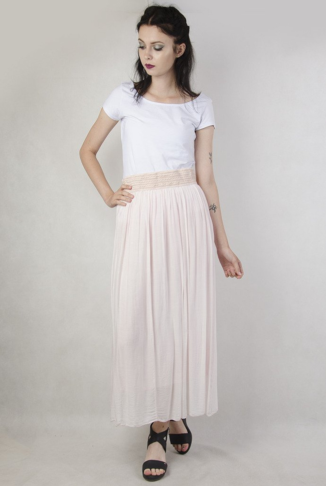 Różowa długa spódnica