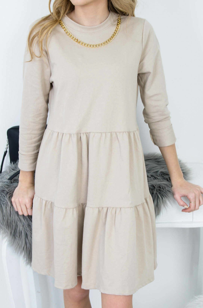 BEŻOWA ROZKLOSZOWANA SUKIENKA ZE ZŁOTYM ŁAŃCUSZKIEM