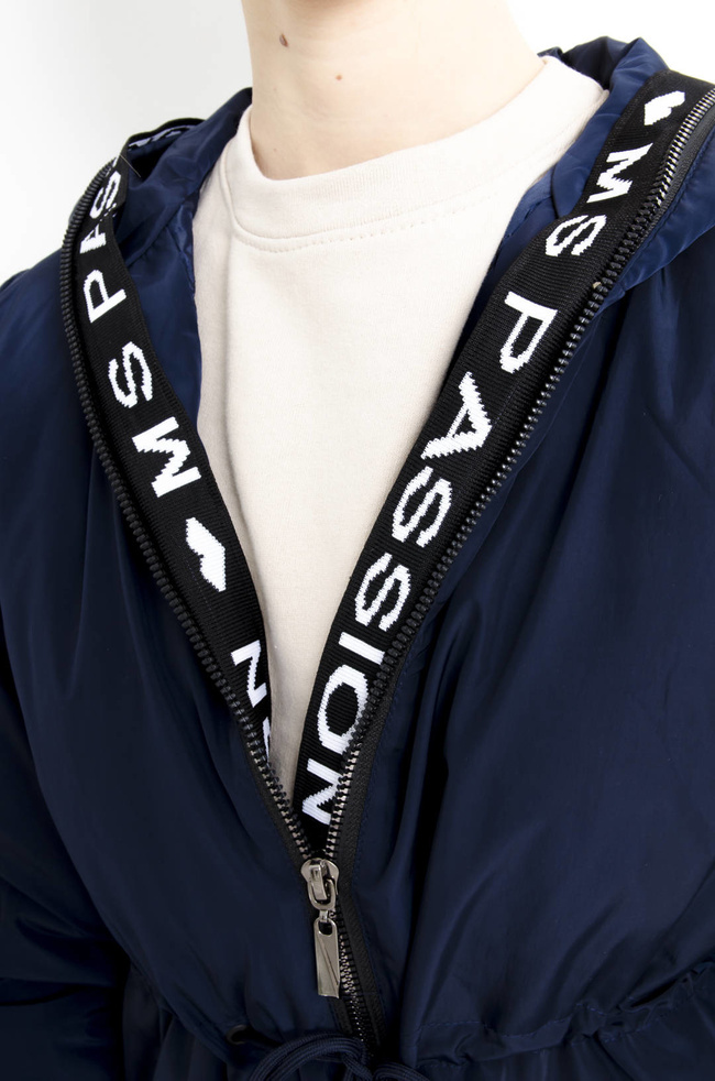 KURTKA PARKA Z KAPTUREM W KOLORZE GRANATOWYM