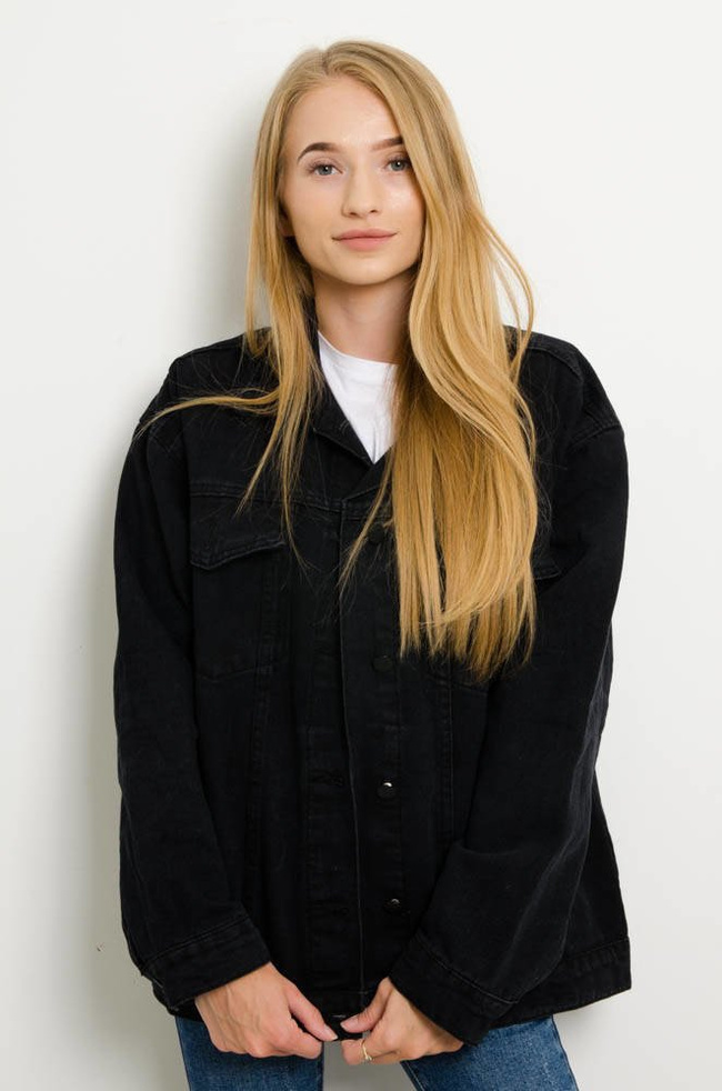 CZARNA KURTKA JEANSOWA Z NASZYWKĄ NA PLECACH