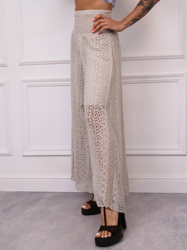 SPODNIE Z KORONKOWYMI NOGAWKAMI I SZEROKIM PASEM- BEŻOWE