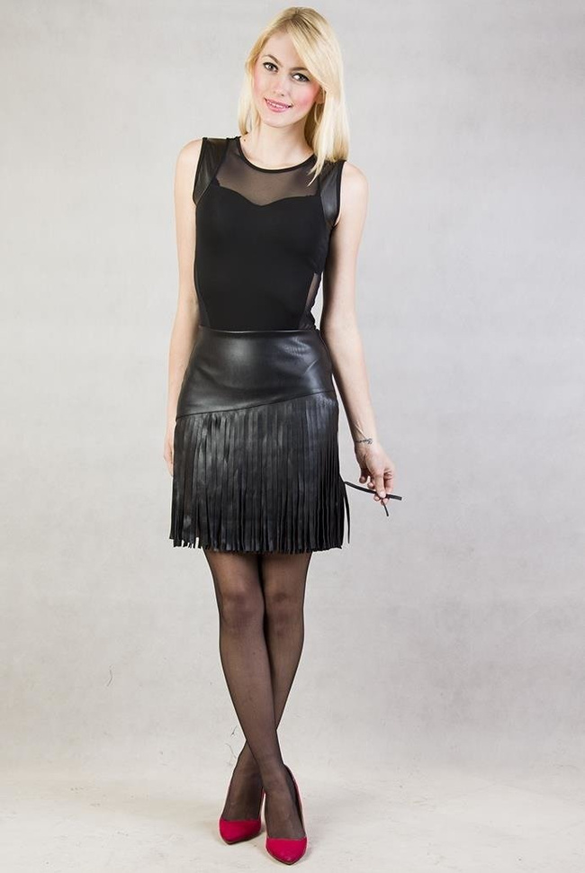 Czarna spódnica skórka z frędzlami na dole