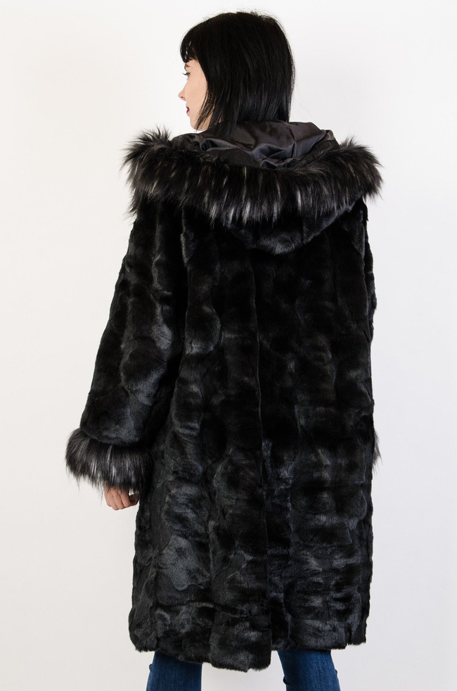 Czarne sztuczne futro z kapturem