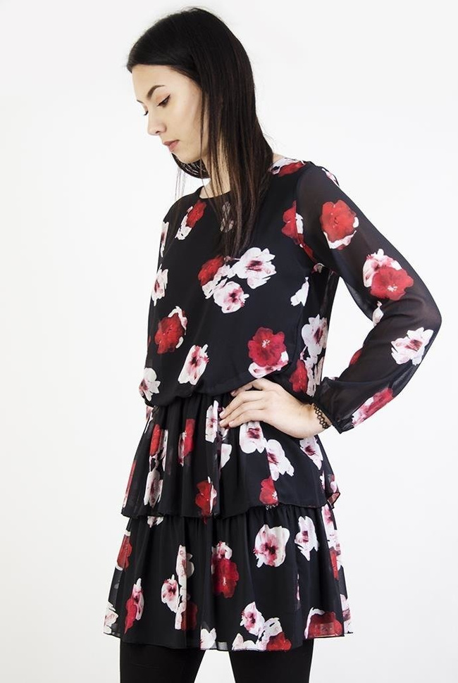 Czarna sukienka w biało-czerwone kwiaty
