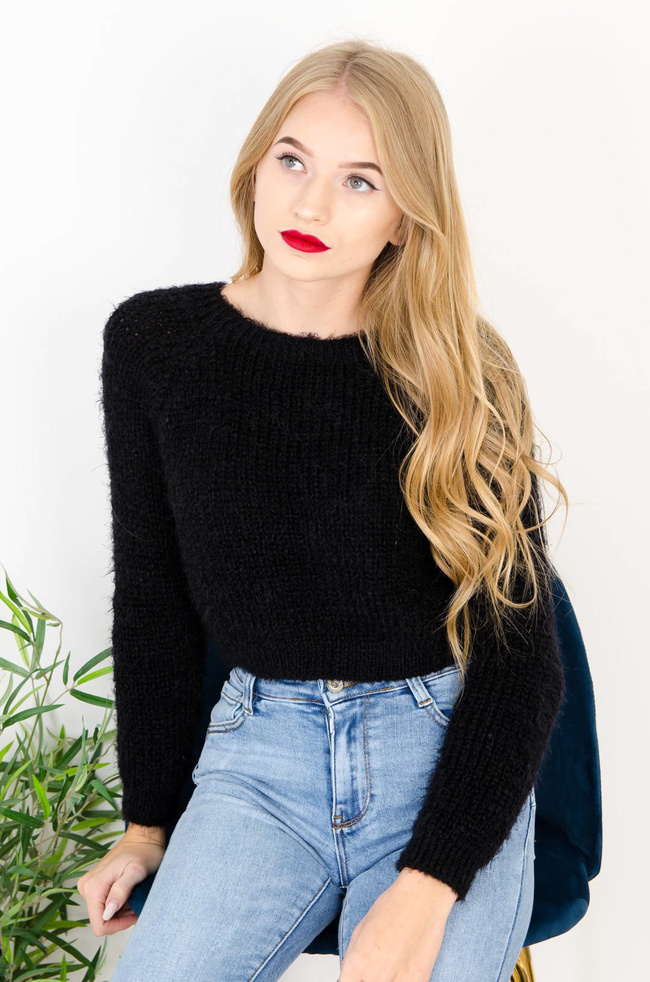 CZARNY KRÓTKI WŁOCHATY SWETER
