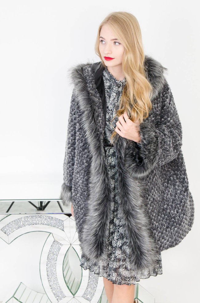 SZARY ELEGANCKI PŁASZCZ Z FUTERKIEM