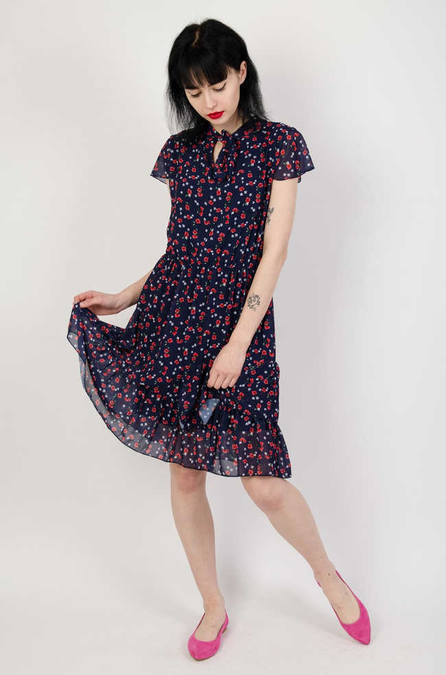 Granatowa sukienka w czerwone kwiatki z gumą w pasie