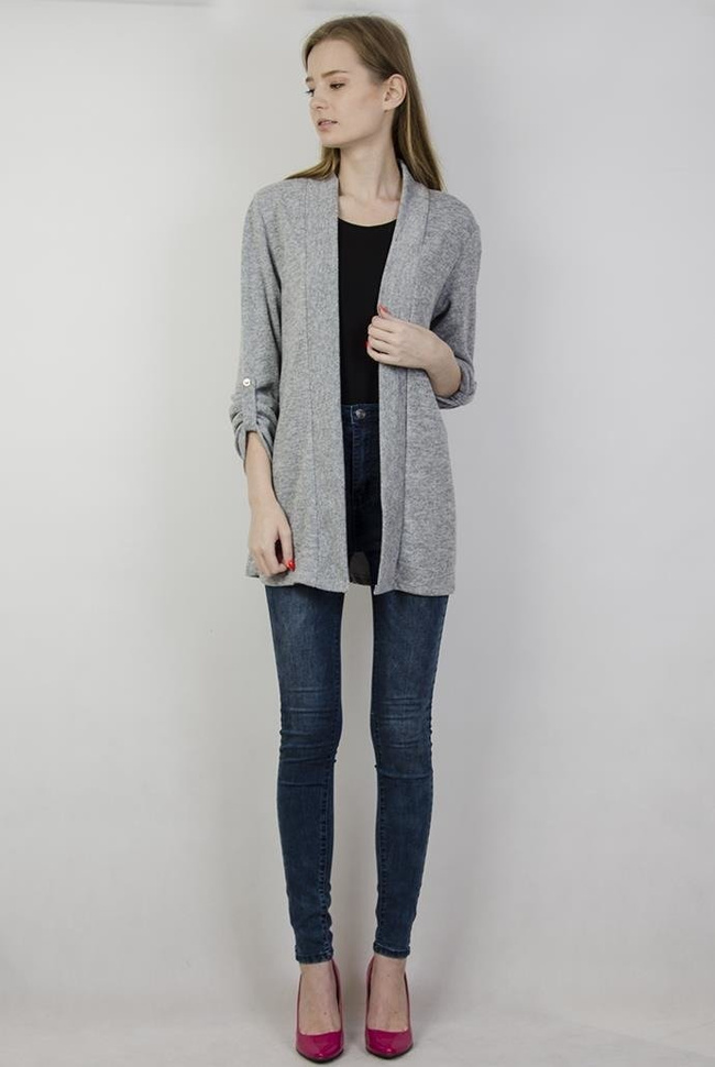 Jasnoszara narzuta z podwijanym rękawem