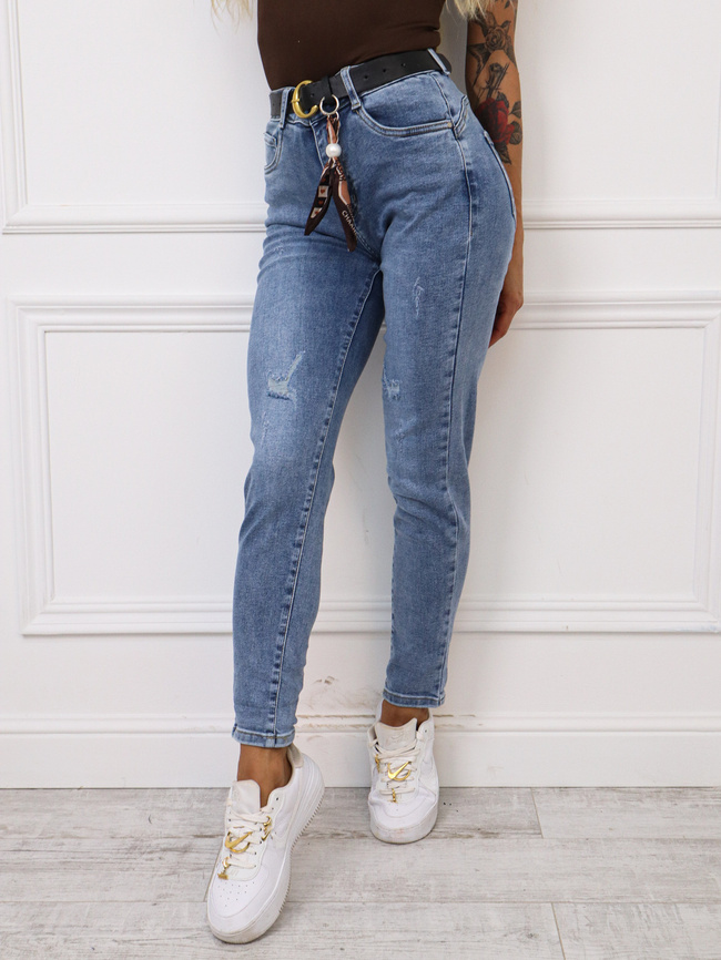 SPODNIE JEANSOWE TYPU MOM FIT ZE ZDOBIONĄ KIESZENIĄ + PASEK
