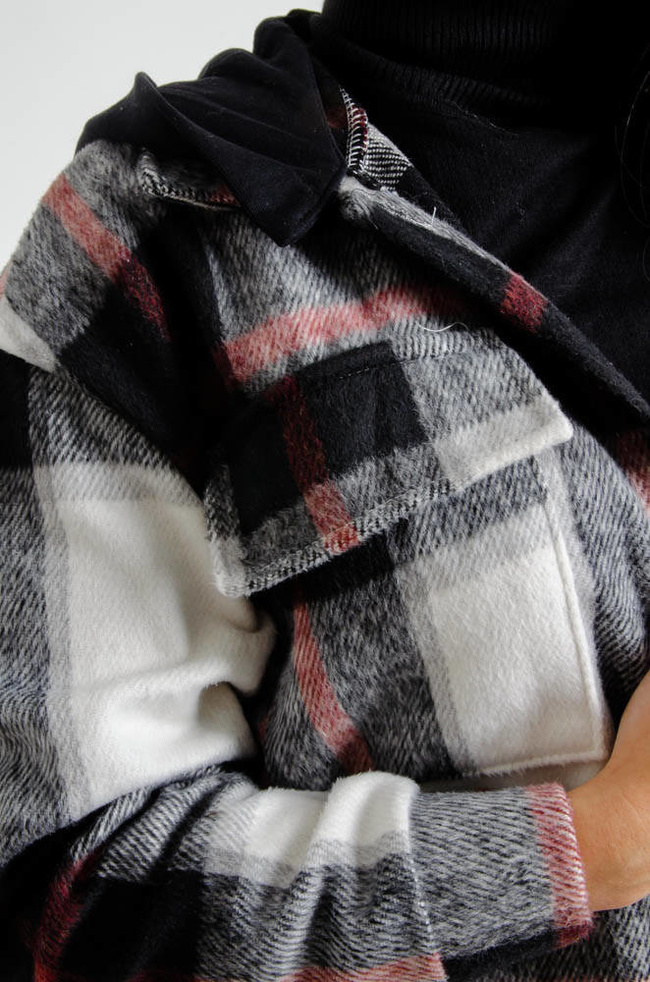 CZARNA KURTKA KOSZULA W KRATĘ Z KAPTUREM 