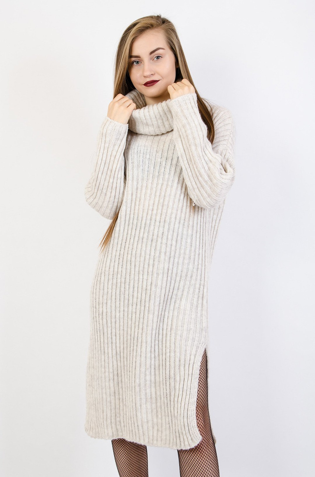 Beżowa sukienka maxi z golfem oraz rozcięciami po bokach