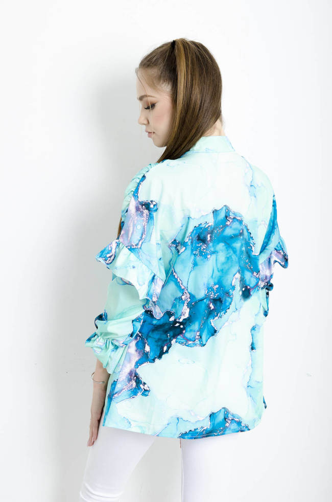 KOSZULA  MARMURKOWA Z FALBANAMI NA RĘKAWACH - ZIELONA