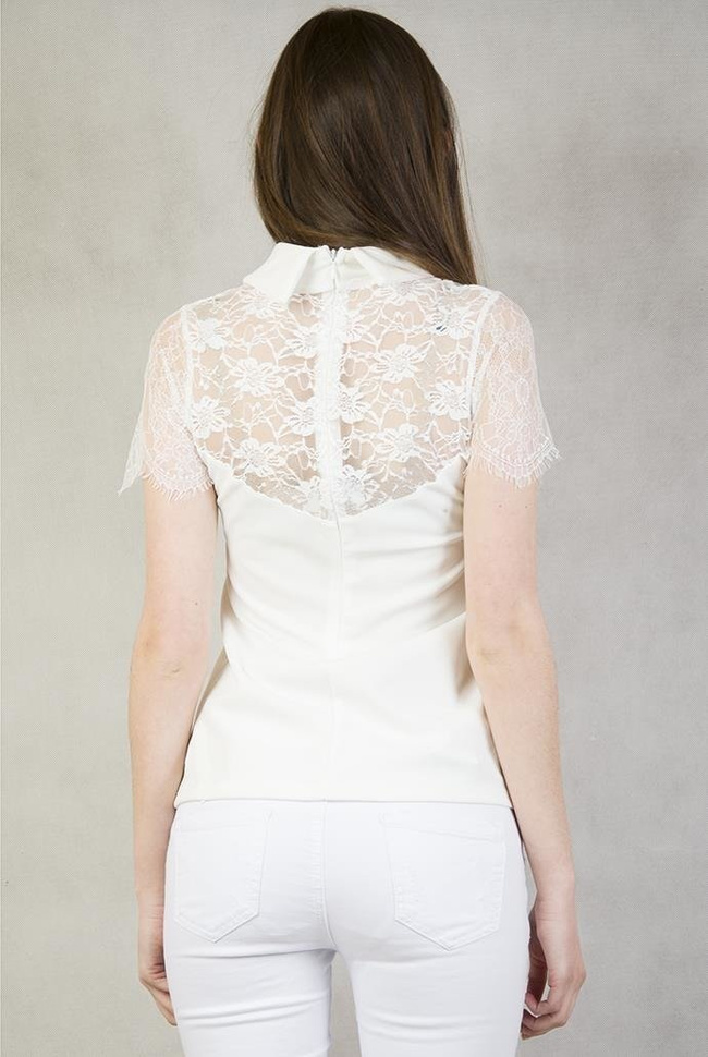 Bluzka z koronką i kołnierzykiem