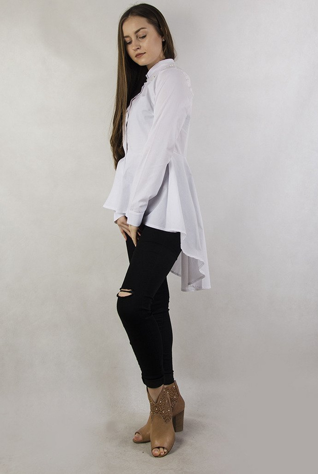 Biała długa koszula z rozkloszowanym dołem
