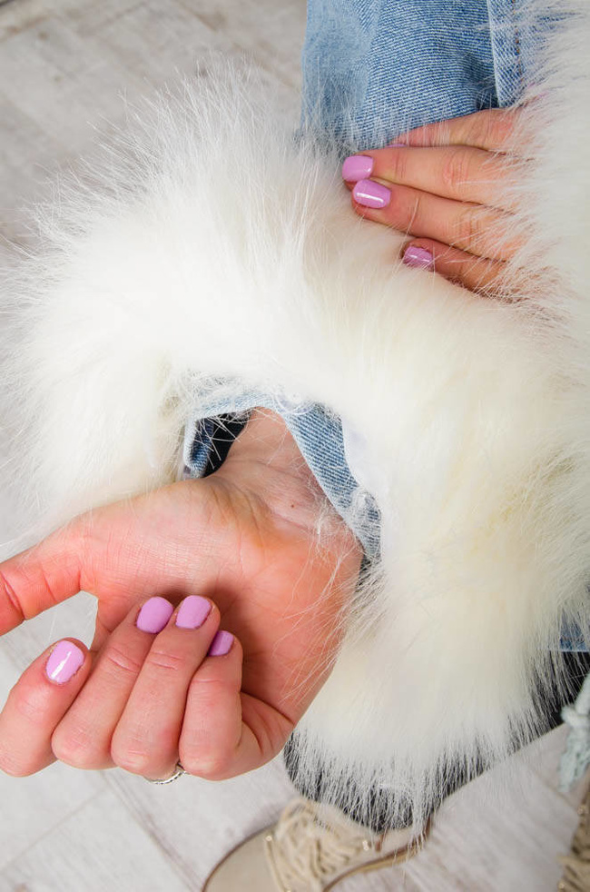 JEANSOWA KURTKA OVERSIZE Z BIAŁYM FUTERKIEM