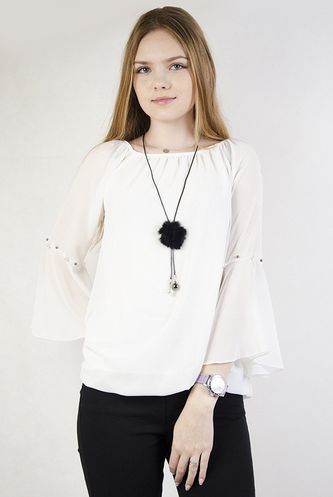 Biała zwiewna bluzka z rozszerzonymi rękawami oraz perełkami