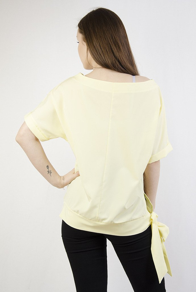 Żółta gładka bluzka z kokardą