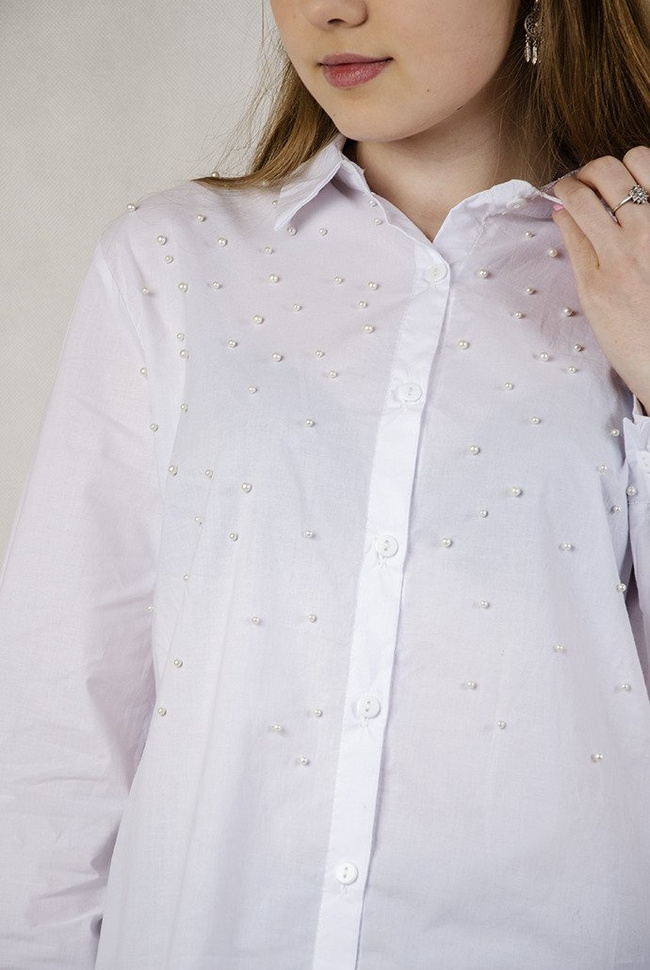 Biała koszula z koralikami