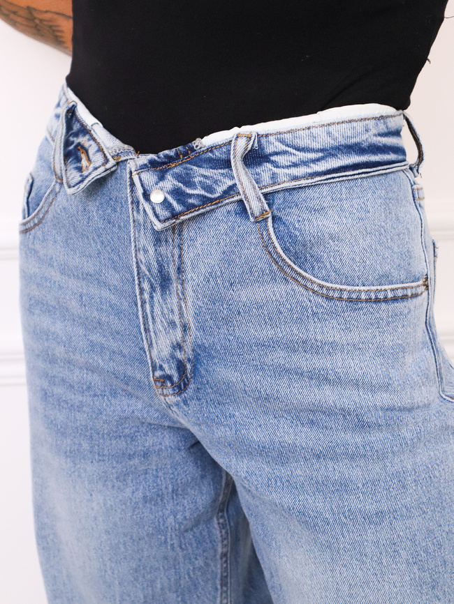 SPODNIE MOM JEANS Z WYWIJANYM PASEM I WYSOKIM STANEM- NIEBIESKIE