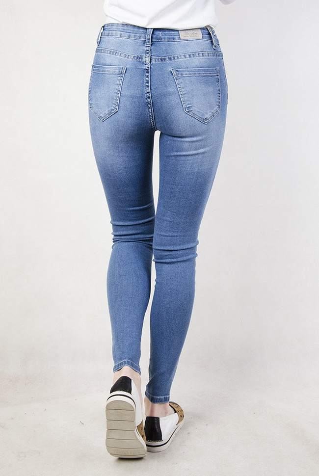 Jasne spodnie jeansowe z wysokim stanem