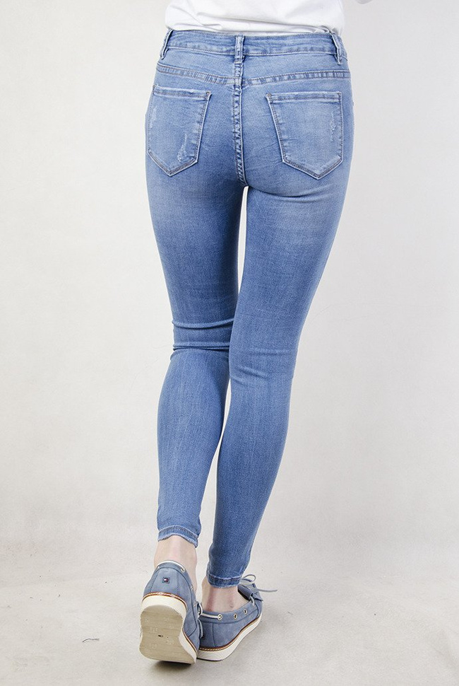 Jasne spodnie jeansowe przylegające