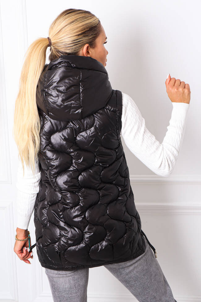 CZARNA PIKOWANA KAMIZELKA ZE ŚCIĄGACZAMI PO BOKACH
