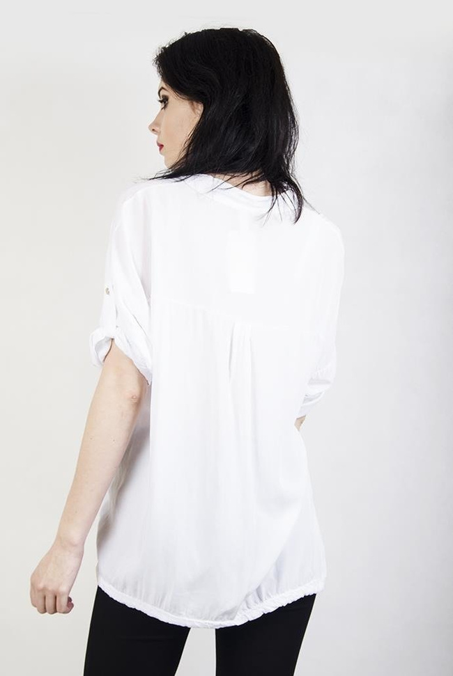 Biała koszula z ćwiekami na kieszonce