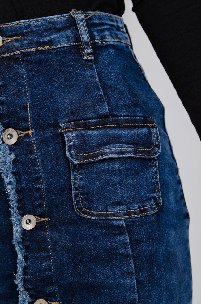Jeansowa spódnica zapinana na guziki