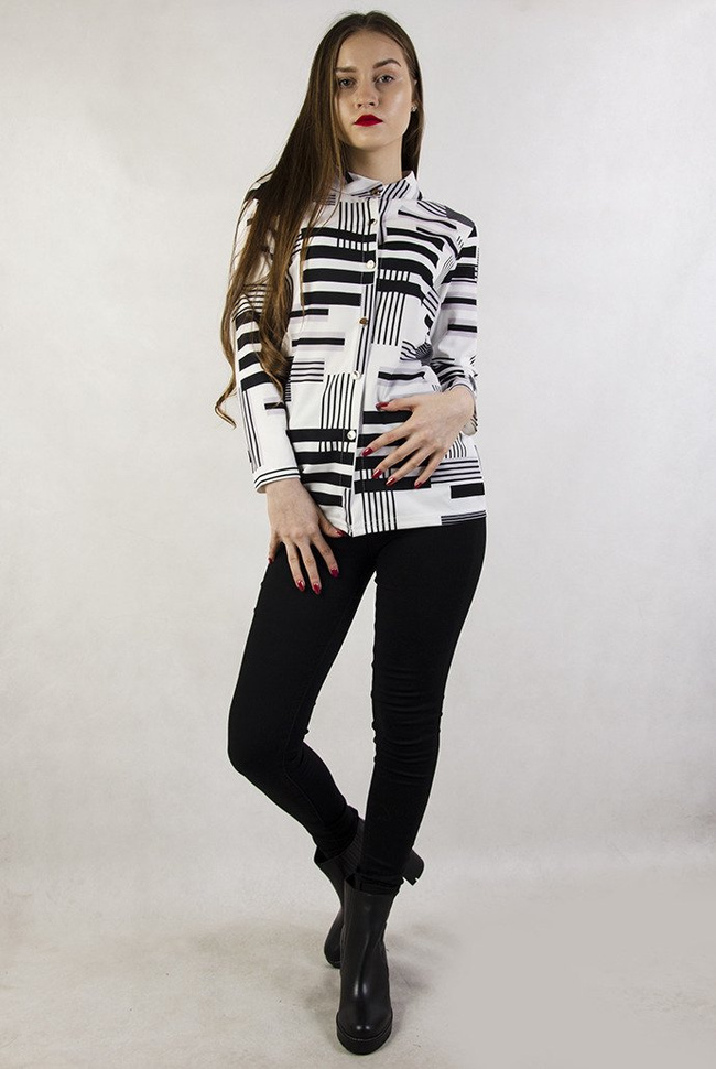 Biała bluzka w geometryczne wzory