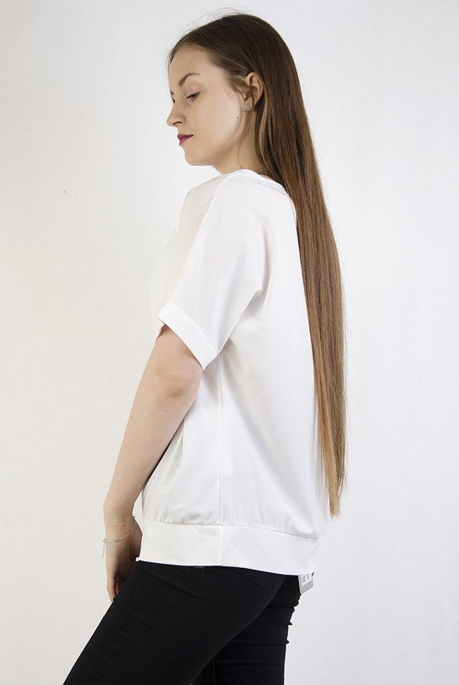 Biała gładka bluzka z kokardą