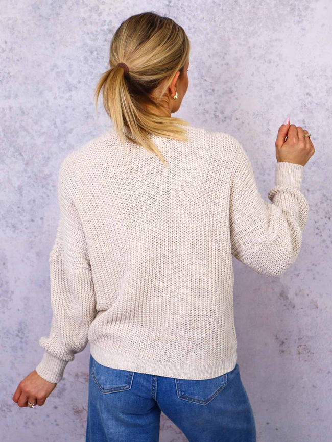 KRÓTKI KARDIGAN Z PRZYPINANYMI KWIATAMI- BEŻOWY