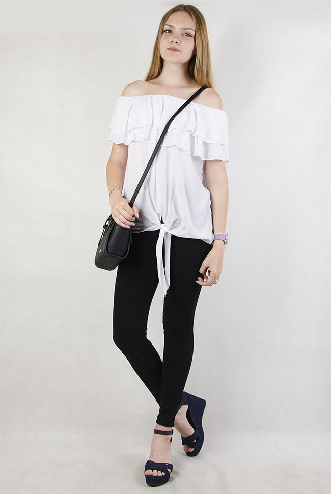 Biała bluzka wiązana na dole, z hiszpańskim dekoltem