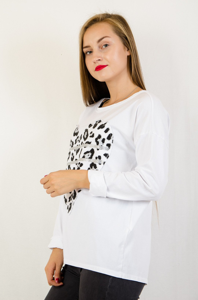 Biała bluzka z aplikacją w panterkę